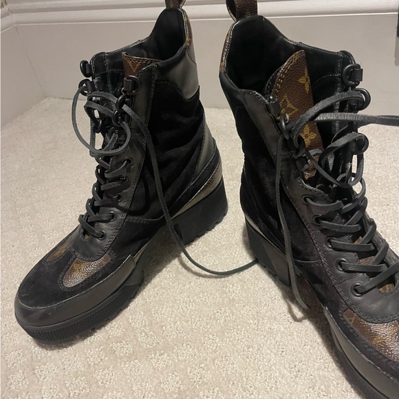 Louis Vuitton Boots - Picture 3 of 4